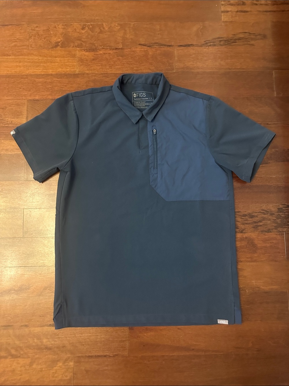 FIGS Men’s Dark Harbor Short-Sleeve Button Polo with Zip Chest Pocket size small